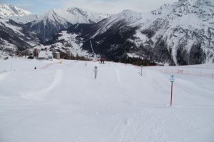Snowpark w międzynarodowym ośrodku narciarskim La Thuile - La Rosière. Na zdjęciu snowpark 