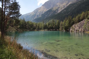 Alpejskie jezioro Lexert w gminie Bionaz