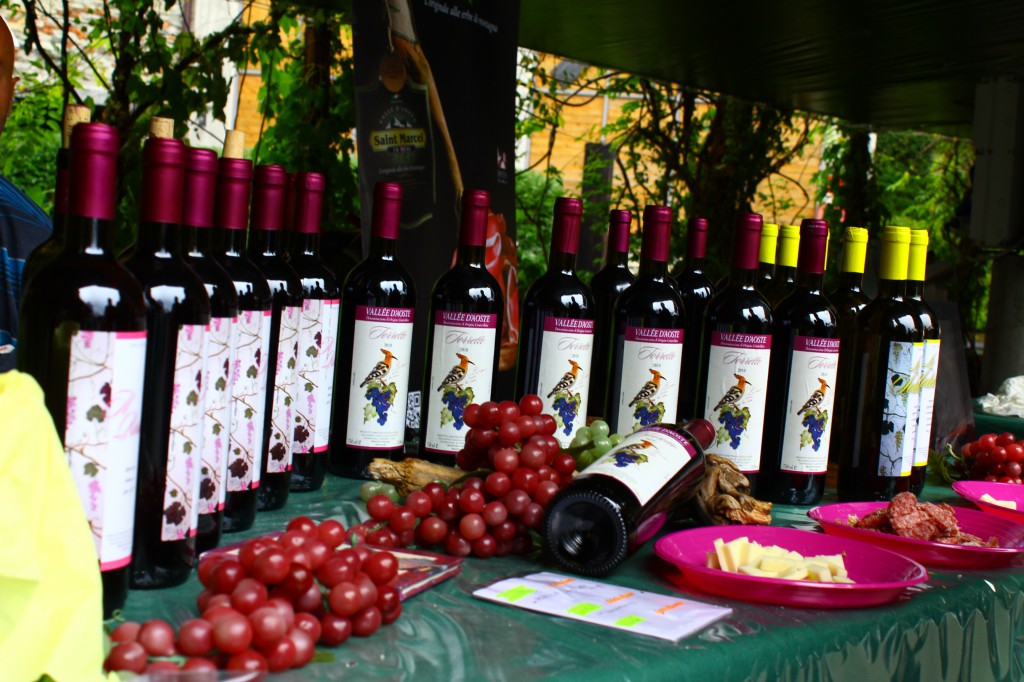 Wino z Doliny Aosty podczas imprezy enogastronomicznej Marche au Fort w miejscowości Bard