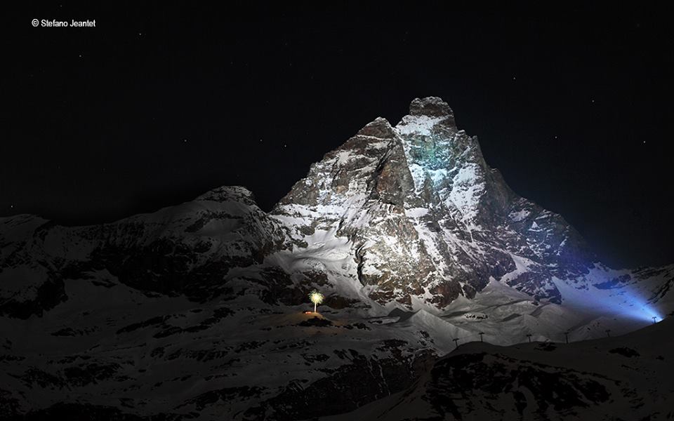 Matterhorn po włoskiej stronie w całej swej okazałości. Autor zdjęcia Stefano Jeantet