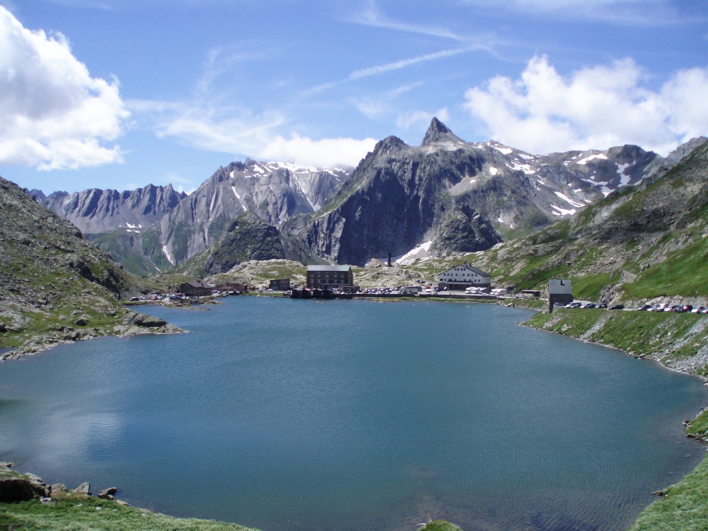 Wielka Przełęcz Świętego Bernarda na granicy ze Szwajcarią