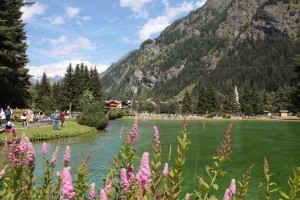Alpejskie jezioro Govet w Gressoney-Saint-Jean