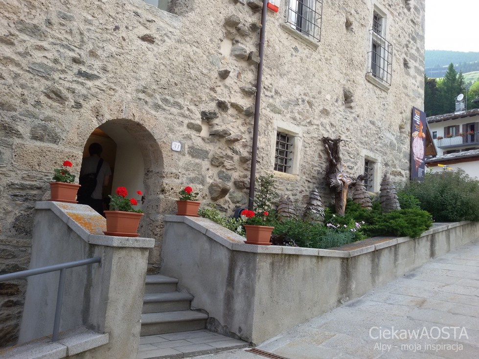 Wejście do zamku w Saint-Rhemy-en-Bosses