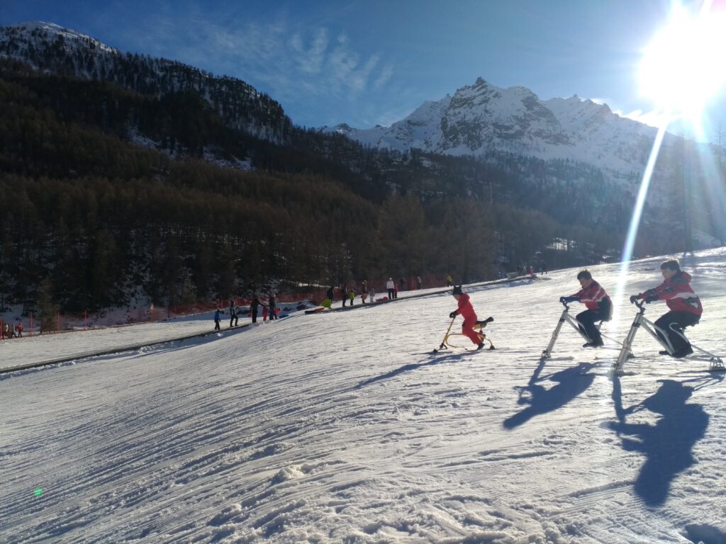 Co robić zimą w Alpach! Dzień w parku śnieżnym jest jedną z propozycji.